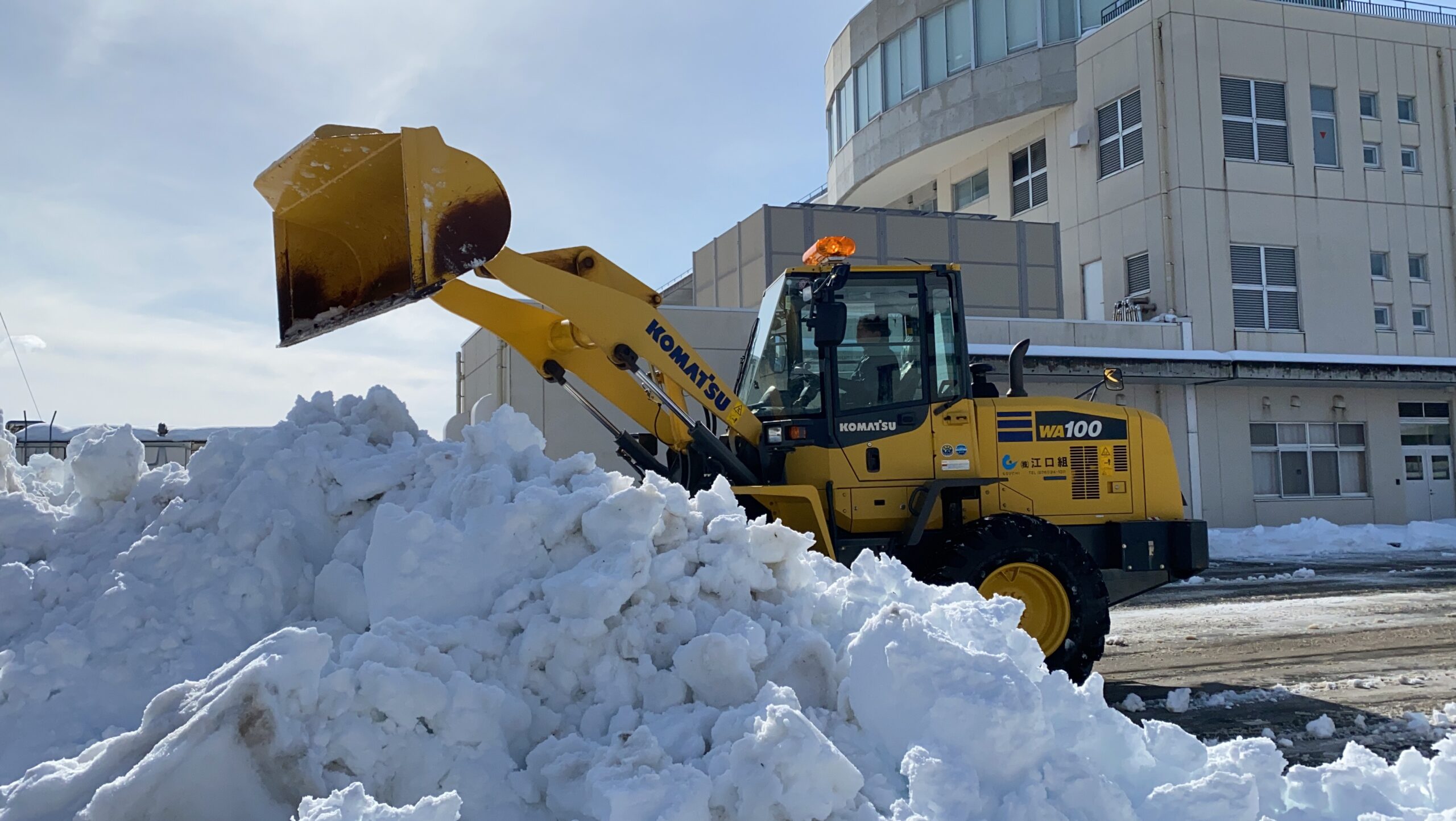 雪捨て 雪捨て場に軽トラ続々 住民らが年末年始の雪片付け - 北羽新報社｜より